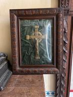 Kruisbeeld achter glas, Antiek en Kunst, Antiek | Religieuze voorwerpen, Ophalen of Verzenden