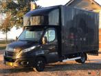 Iveco Daily 35C16 Euro 6 Bakwagen Koffer Automaat, Auto's, Bestelwagens en Lichte vracht, Automaat, Iveco, Parkeercamera, Zwart