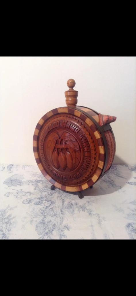 Large Hand Carved wooden wine flask, Antiquités & Art, Antiquités | Autres Antiquités, Enlèvement ou Envoi