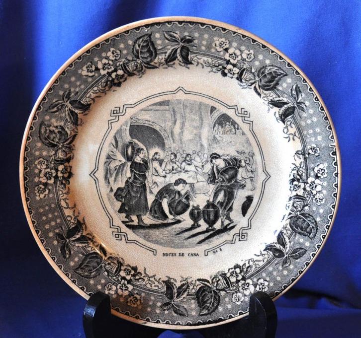 assiette Maastricht decor noir religieux (8), Antiquités & Art, Antiquités | Assiettes décoratives & Carrelages, Enlèvement ou Envoi