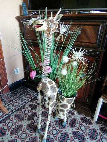 Stalen giraf met 2 bloempotten 103cm hoog 40cm 