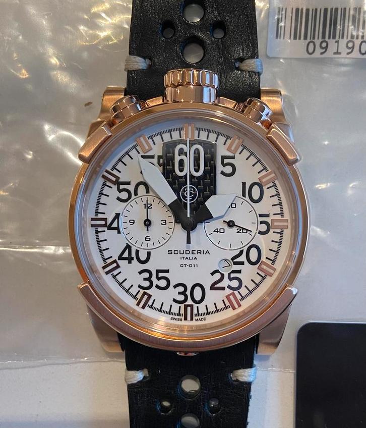 CT Scuderia herenhorloge Nieuw 75% korting !, Bijoux, Sacs & Beauté, Montres | Hommes, Neuf, Montre-bracelet, Autres marques, Acier
