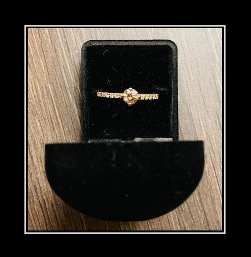 Prachtige 14-karaats geelgouden verlovingsring, Handtassen en Accessoires, Ringen, Nieuw, Dame, 17 tot 18, Geel, Goud, Met edelsteen