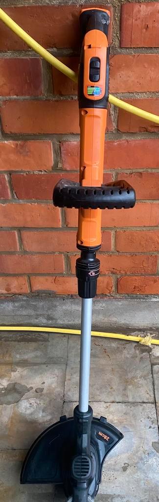 Black+Decker 18V draadloze grastrimmer met extra spoelen beschikbaar voor biedingen