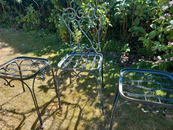 une chaise et deux bancs, Enlèvement