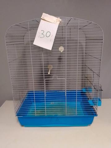Verschillende maten NIEUWE en GEBRUIKTE VOGELKOOIEN  beschikbaar voor biedingen