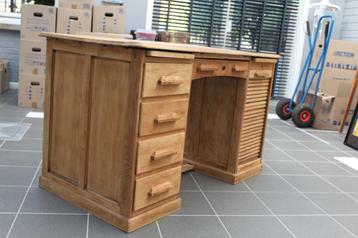 Kleine (zeer) oude bureau in lichte eik