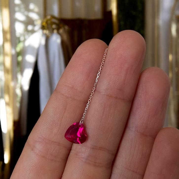 Oorbellen wit goud 18k hart robijn, Handtassen en Accessoires, Oorbellen, Nieuw, Hangers, Goud, Rood, Met edelsteen, Ophalen of Verzenden