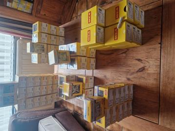 Set van 76 plastic plugdozen  beschikbaar voor biedingen