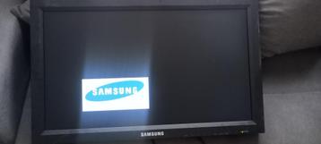 2x Samsung computer scherm beschikbaar voor biedingen