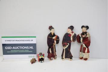 Mix van 3 Vintage Chinese Muurpoppen' beschikbaar voor biedingen