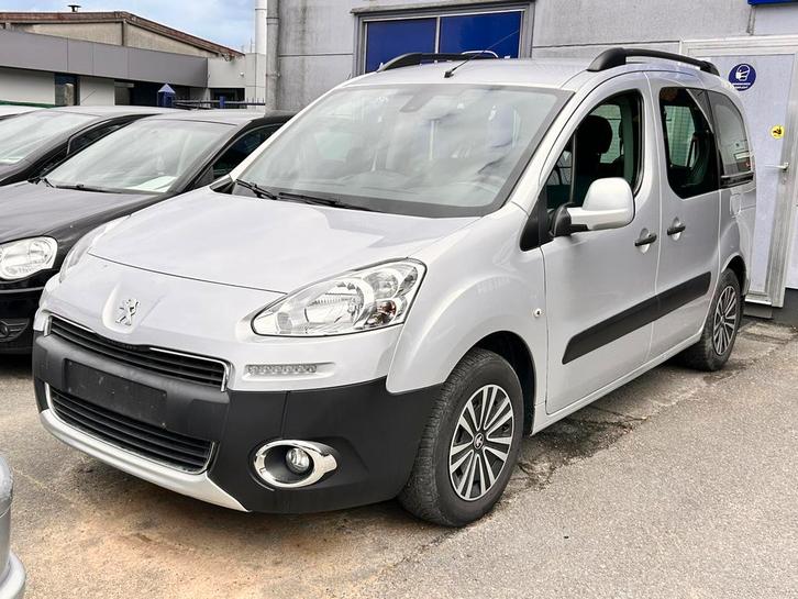 Peugeot partner 1.6 Benzine 2015!! Probleem met de motor!, Auto's, Peugeot, Bedrijf, Te koop, Partner, ABS, Airbags, Airconditioning