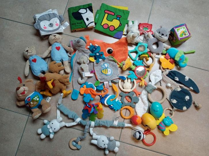 Pakket eerste baby speelgoed boekjes, rammelaar, bijtring,.., Kinderen en Baby's, Speelgoed | Babyspeelgoed, Gebruikt, Rammelaar