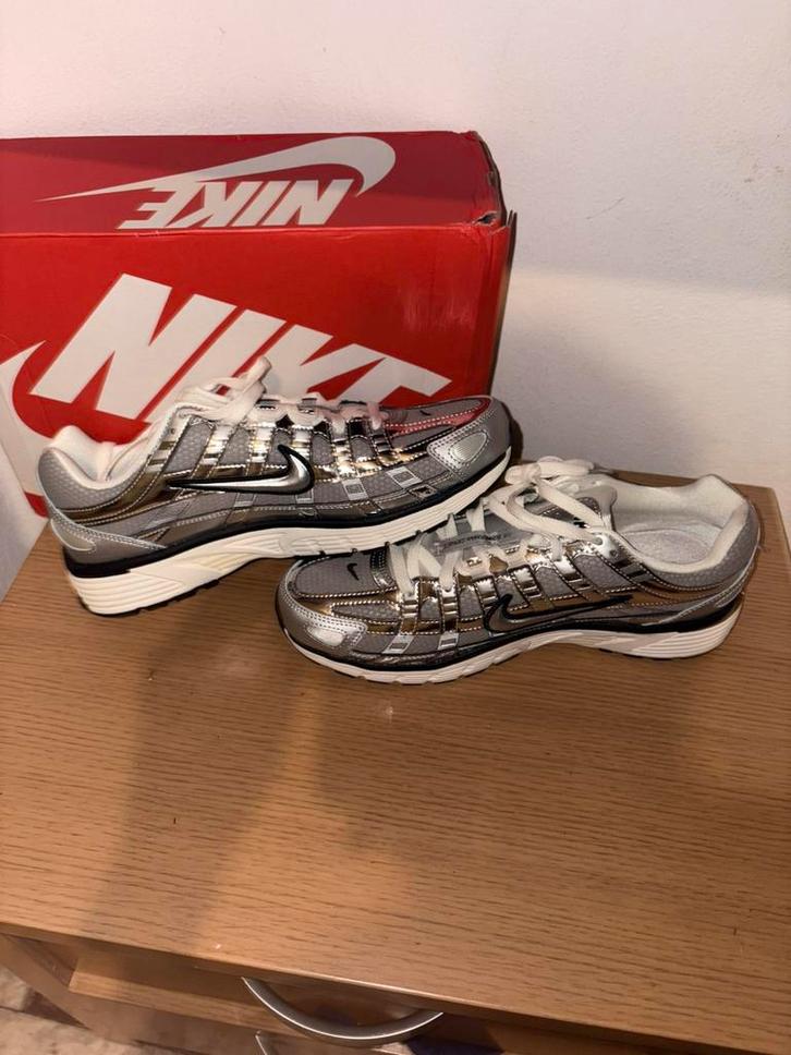 Nike P-6000 taille 44 Neuf, Kleding | Heren, Schoenen, Nieuw, Slippers, Overige kleuren, Ophalen of Verzenden