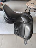 Selle de dressage Ikonic 17" avec flèche interchangeable, Animaux & Accessoires, Enlèvement, Comme neuf, Dressage