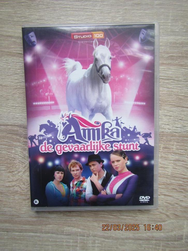 Amika De Gevaarlijke Stunt, Cd's en Dvd's, Dvd's | Kinderen en Jeugd, Zo goed als nieuw, Film, Overige genres, Alle leeftijden