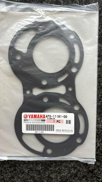 Koppakking RD500LC. Nos part. €40 beschikbaar voor biedingen