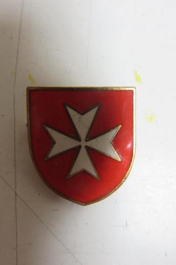 Geëmailleerde pin van de Orde van Malta beschikbaar voor biedingen