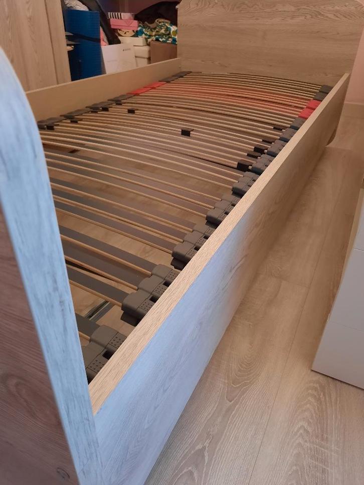 Lit 2m sur 90 cm + sommier + table de nuit, Maison & Meubles, Chambre à coucher | Lits, Comme neuf, Une personne, 90 cm, 200 cm