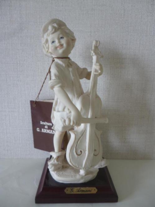 Beeld jonge muzikant met strijkinstrument Giuseppi Armani, Collections, Statues & Figurines, Neuf, Enlèvement ou Envoi