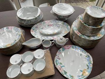 Limoges eet- en koffieservies beschikbaar voor biedingen
