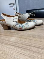 Damesschoenen, Schoenen met lage hakken, Beige, Ophalen of Verzenden, Zo goed als nieuw