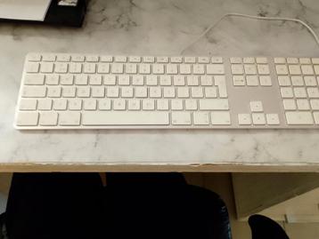 Apple keyboard met draad en qwerty, Neuf, Enlèvement, Qwerty, Apple