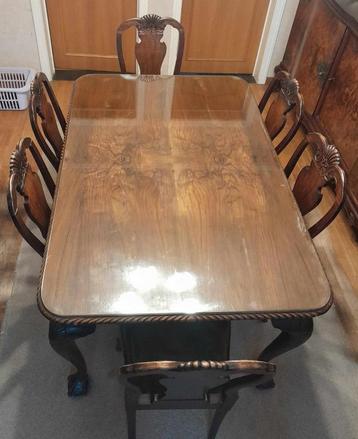 Vintage eettafel beschikbaar voor biedingen
