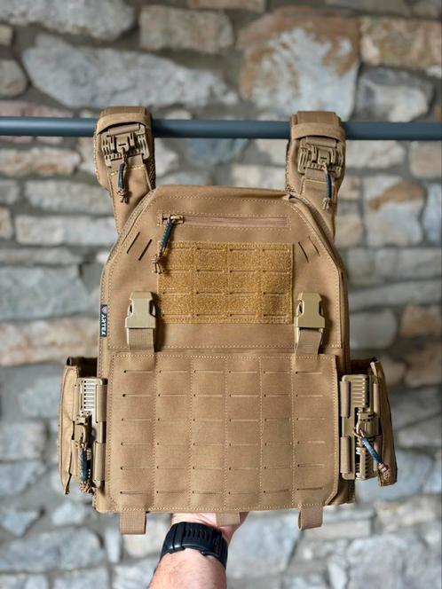 Nieuw tactisch vest met paneelset en snelsluiting, Verzamelen, Militaria | Algemeen, Landmacht, Ophalen of Verzenden