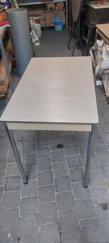 tafel  2x  disponible aux enchères