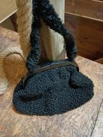 BOUCLÉ ZWARTE HANDTAS EN MUTS, Antiek en Kunst, Ophalen of Verzenden