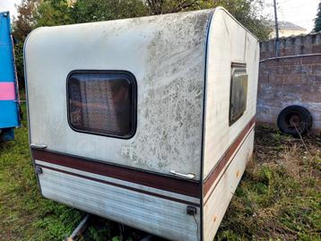 Petite caravane à ventre beschikbaar voor biedingen
