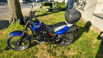 vend moto hyosung karion rt 125cc permis b voiture beschikbaar voor biedingen