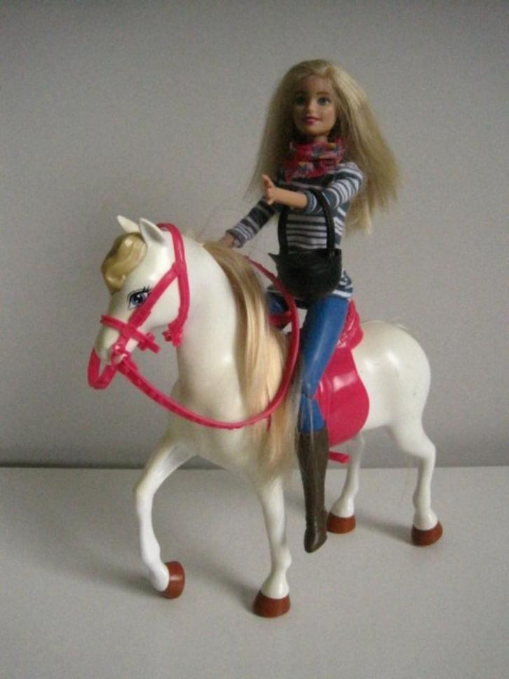 Barbie avec cheval, Enfants & Bébés, Jouets | Poupées, Utilisé, Barbie, Enlèvement ou Envoi