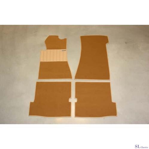 Tapijt set 4-delig Dattel Mercedes-Benz SL, W107 - R107, Auto-onderdelen, Interieur en Bekleding, Mercedes-Benz, Nieuw, Ophalen of Verzenden