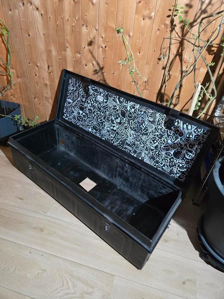 Op maat gemaakte vintage metalen kist, Huis en Inrichting, Woonaccessoires | Kisten, Metaal, Ophalen