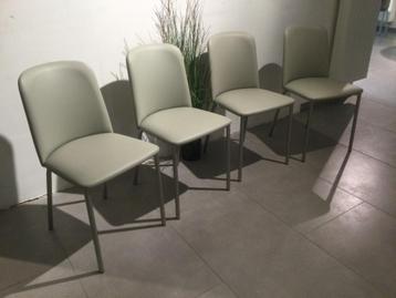 Set van 4 stoelen beschikbaar voor biedingen