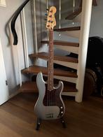 Fender precision bass, Muziek en Instrumenten, Snaarinstrumenten | Gitaren | Bas, Ophalen of Verzenden, Zo goed als nieuw