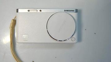 Samsung NX mini White body ( no lens ) 