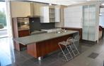 Toonzaal keuken nieuw eiland SMEG Novy Hansgrohe toestellen, Huis en Inrichting, Ophalen, Nieuw, Wit