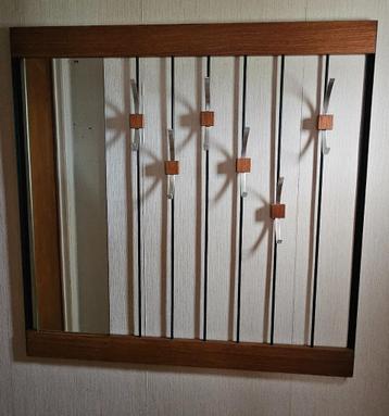 vintage wandkapstok met spiegel beschikbaar voor biedingen