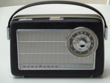 Radio ancienne NORDMENDE MAMBINO de 1961 