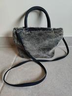 Faux fur handtasje, Handtassen en Accessoires, Tassen | Damestassen, Ophalen of Verzenden, Zo goed als nieuw, Grijs, Handtas