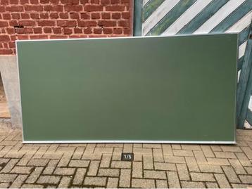 Groot schoolbord in zeer goede staat 240 x 120 beschikbaar voor biedingen