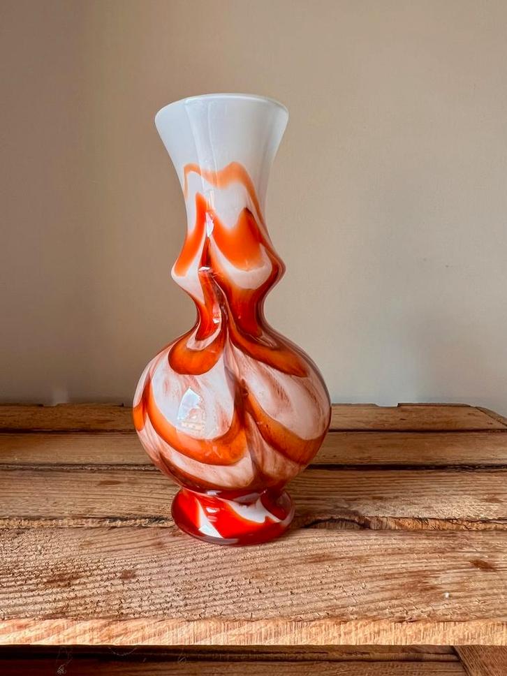 Retro opaline vaas Vetreria Barbieri empoli Florence Moretti, Antiek en Kunst, Antiek | Vazen, Ophalen of Verzenden