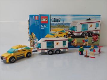 Lego city 4435 auto met caravan beschikbaar voor biedingen