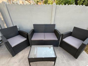 Garden chairs+sofa+table+2 cabinets beschikbaar voor biedingen