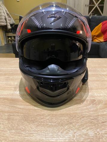 Casque de moto taille (M) equiper d’un cardo freecom 4 plus  beschikbaar voor biedingen