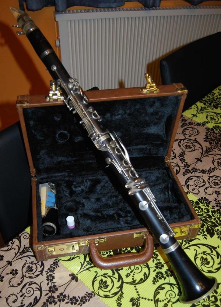 Klarinet te koop, Muziek en Instrumenten, Blaasinstrumenten | Klarinetten, Gebruikt, Bes-klarinet, Hout, Met koffer, Ophalen