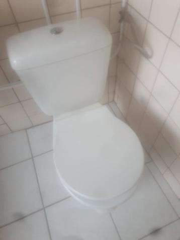 toilet moet deze week weg beschikbaar voor biedingen